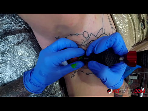 ❤️ Ekstremt tatovert hottie Sully Savage tok en tatovering på klitoris ❤❌ Jævla video  ved no.aircoolershop.top